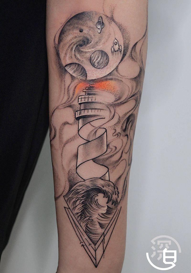 小清新纹身图片_手部手臂欧美写实New School灯塔唇印纹身图案