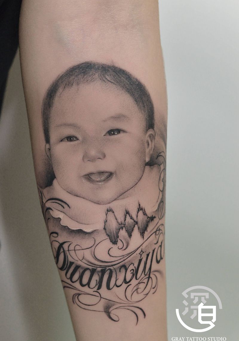 宝宝肖像纹身图片_手臂手部欧美写实肖像纹身图案