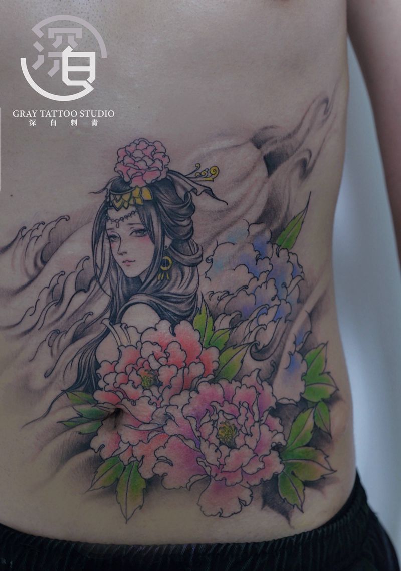 中国风疤痕遮盖纹身图片_腹部新传统疤痕遮盖美女牡丹纹身图案