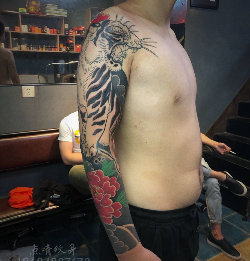 laofu纹身图片_手臂手部老传统新传统纹身图案