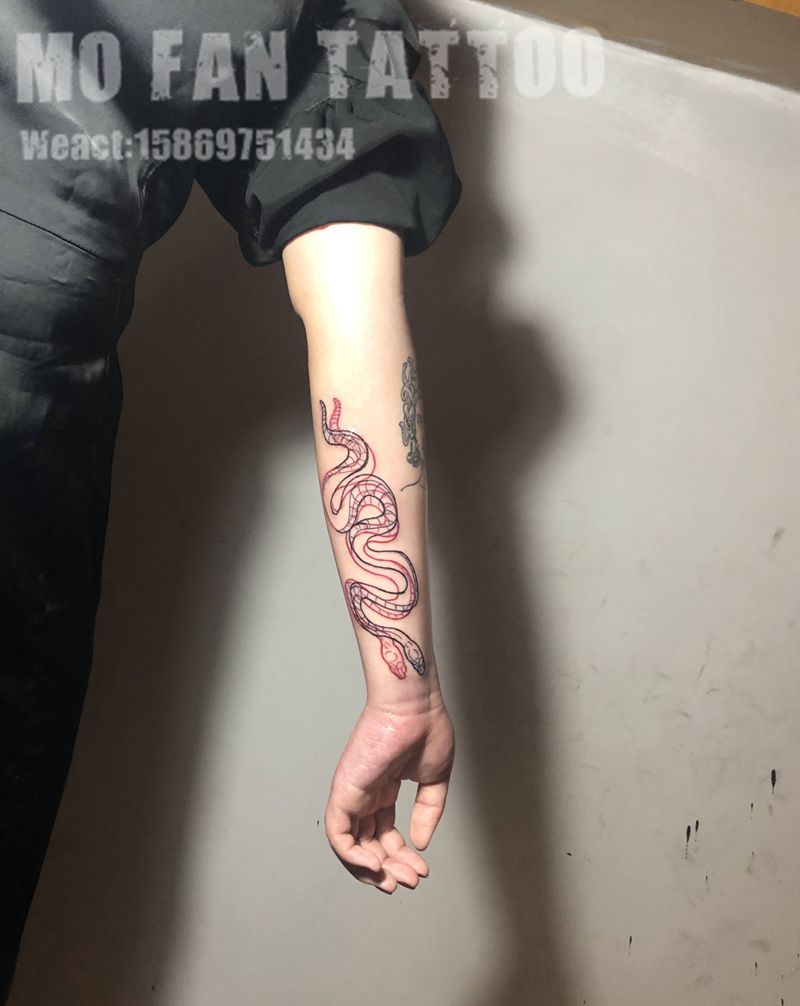 蛇纹身图片_手臂Old School蛇纹身图案