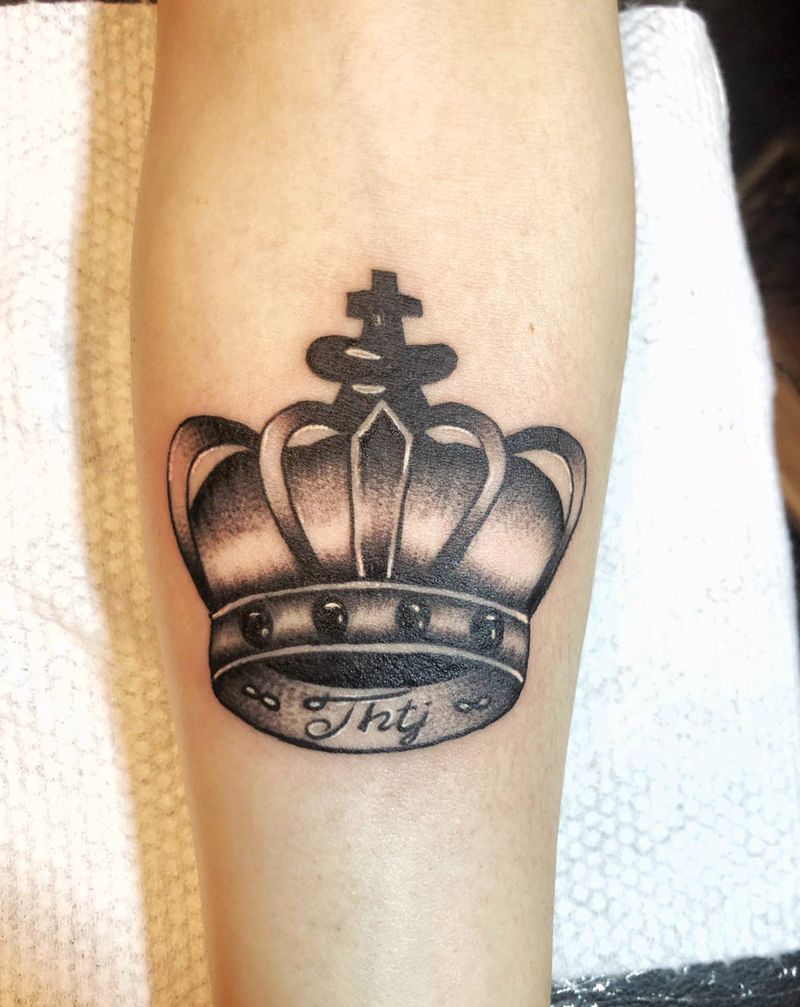 皇冠纹身图片_手臂点刺纹身图案