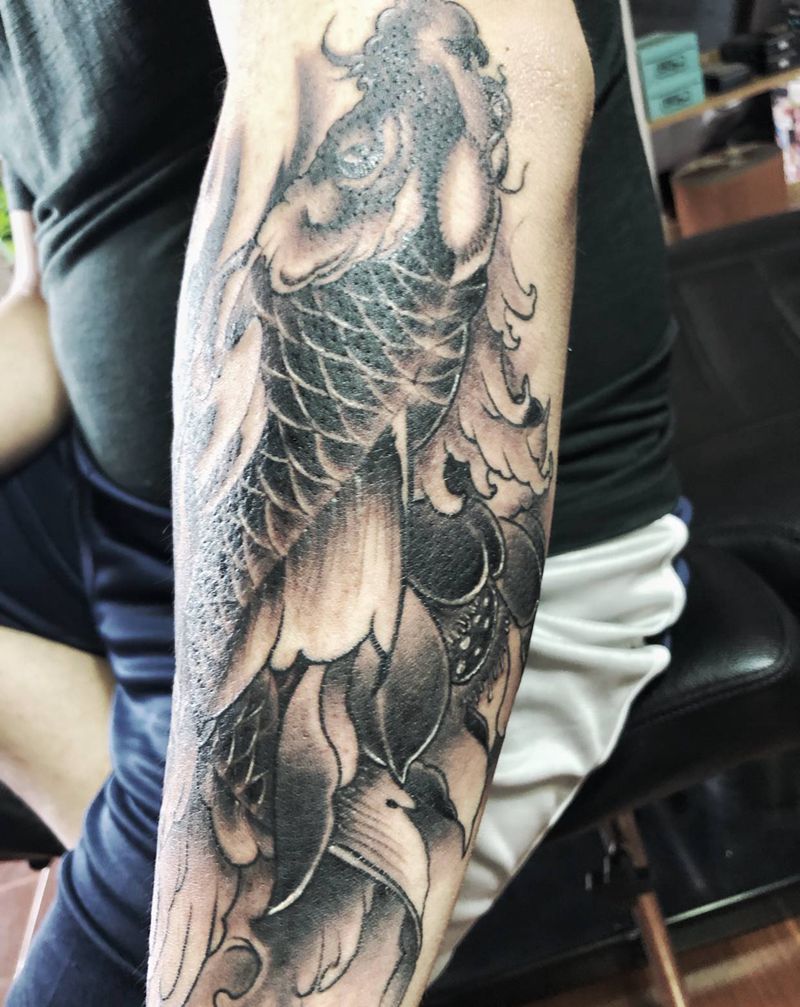 锦鲤纹身图片_腿部新传统纹身图案