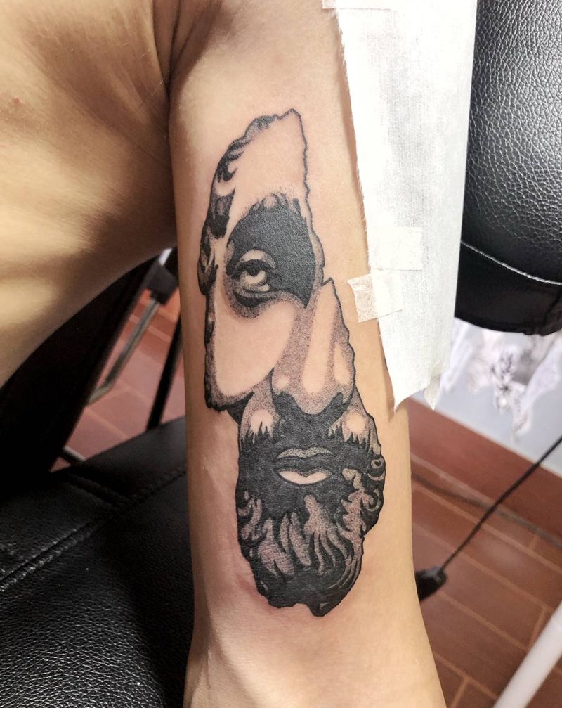 人物纹身图片_手臂点刺纹身图案