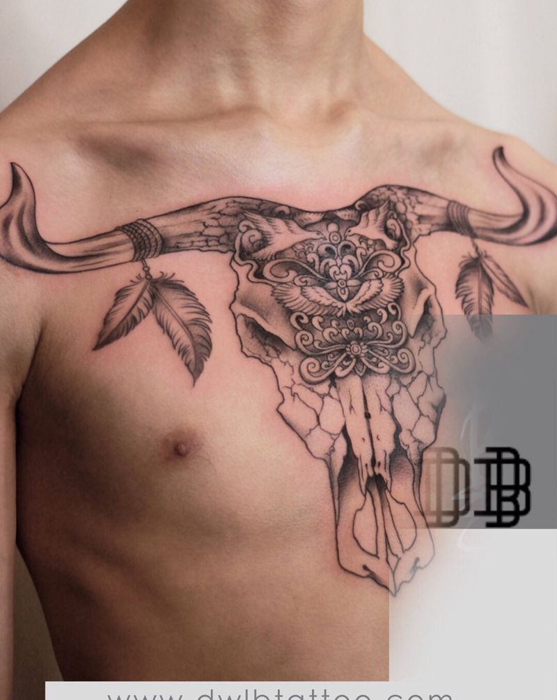 花胸纹身图片_胸部欧美写实图腾牛纹身图案