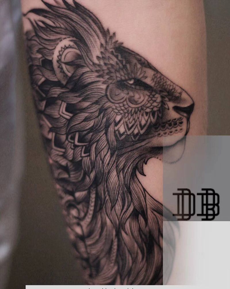 线条狮子纹身图片_手臂手部图腾点刺狮子纹身图案