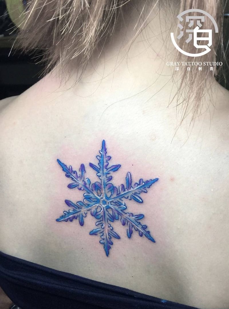 mini纹身图片_手部胸部欧美写实New School狮子雪花纹身图案