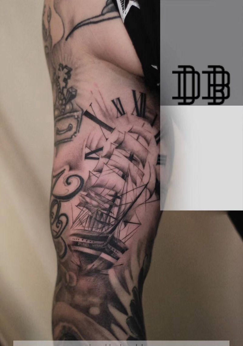 花体字和小图纹身图片_颈部胸部欧美写实花体字十字架纹身图案