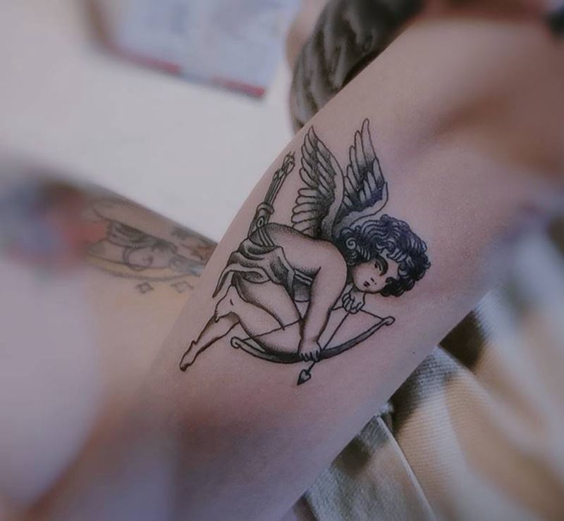 小天使纹身图片_手臂纹身图案