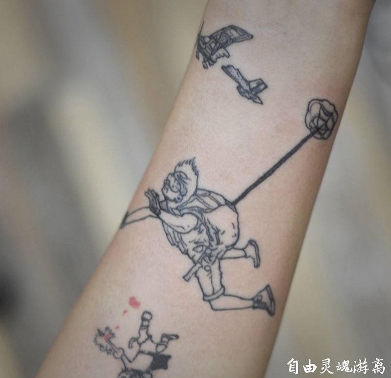 跳伞纹身图片_手臂纹身图案