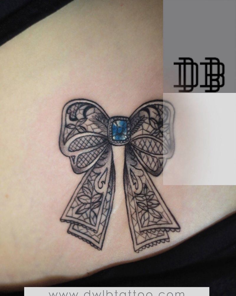 蕾丝蝴蝶结纹身图片_手部手臂欧美写实图腾蕾丝纹身图案