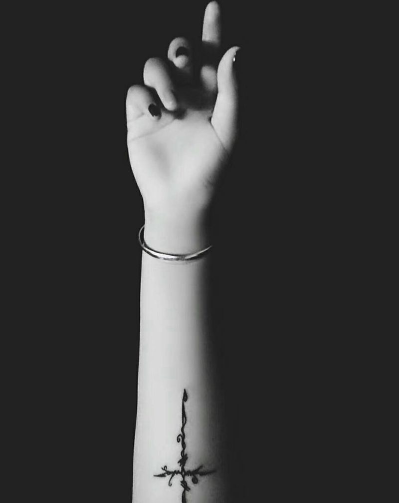 十字架纹身图片_手臂图腾纹身图案