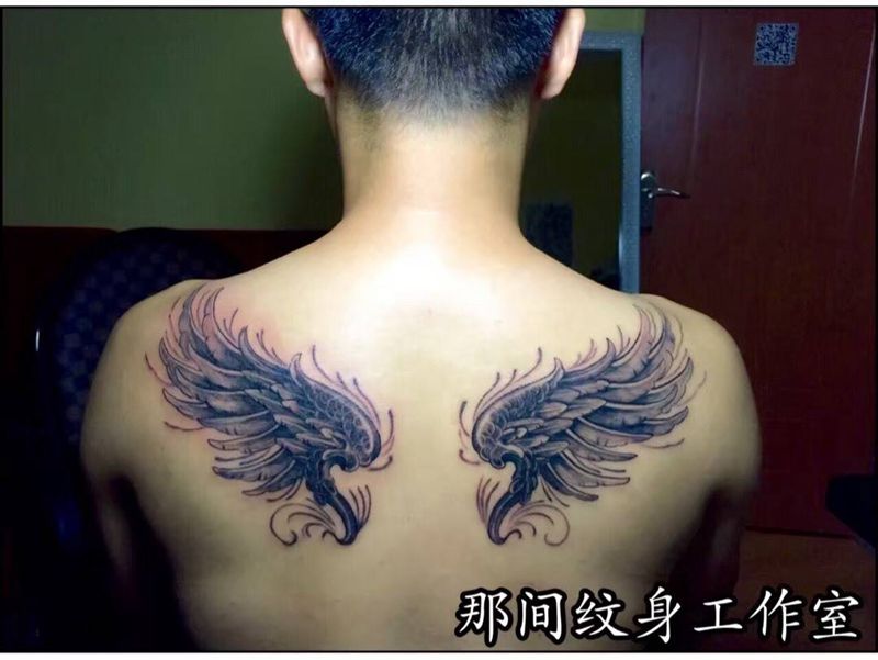 翅膀纹身图片