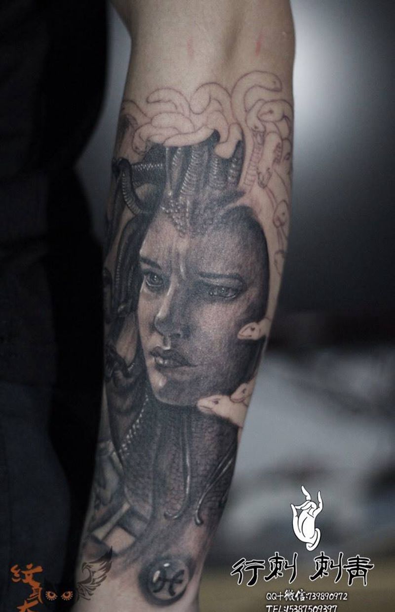 美杜莎未完成纹身图片