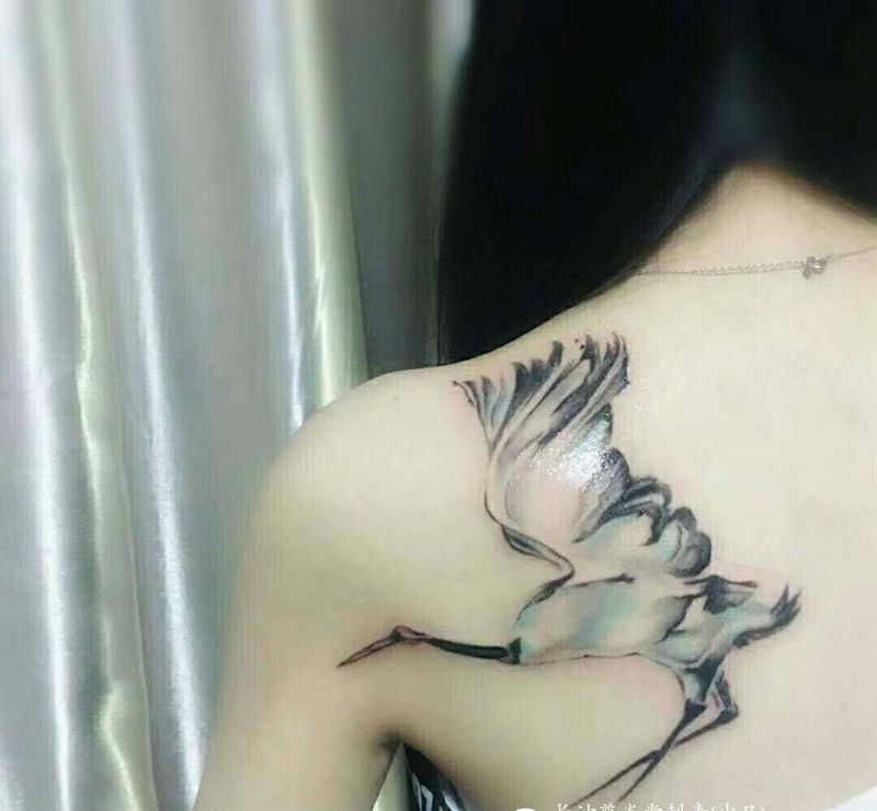 仙鹤纹身图片_背部水彩新传统纹身图案