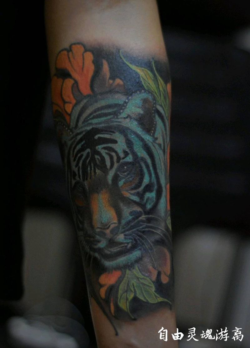 虎纹身图片_手臂New School纹身图案