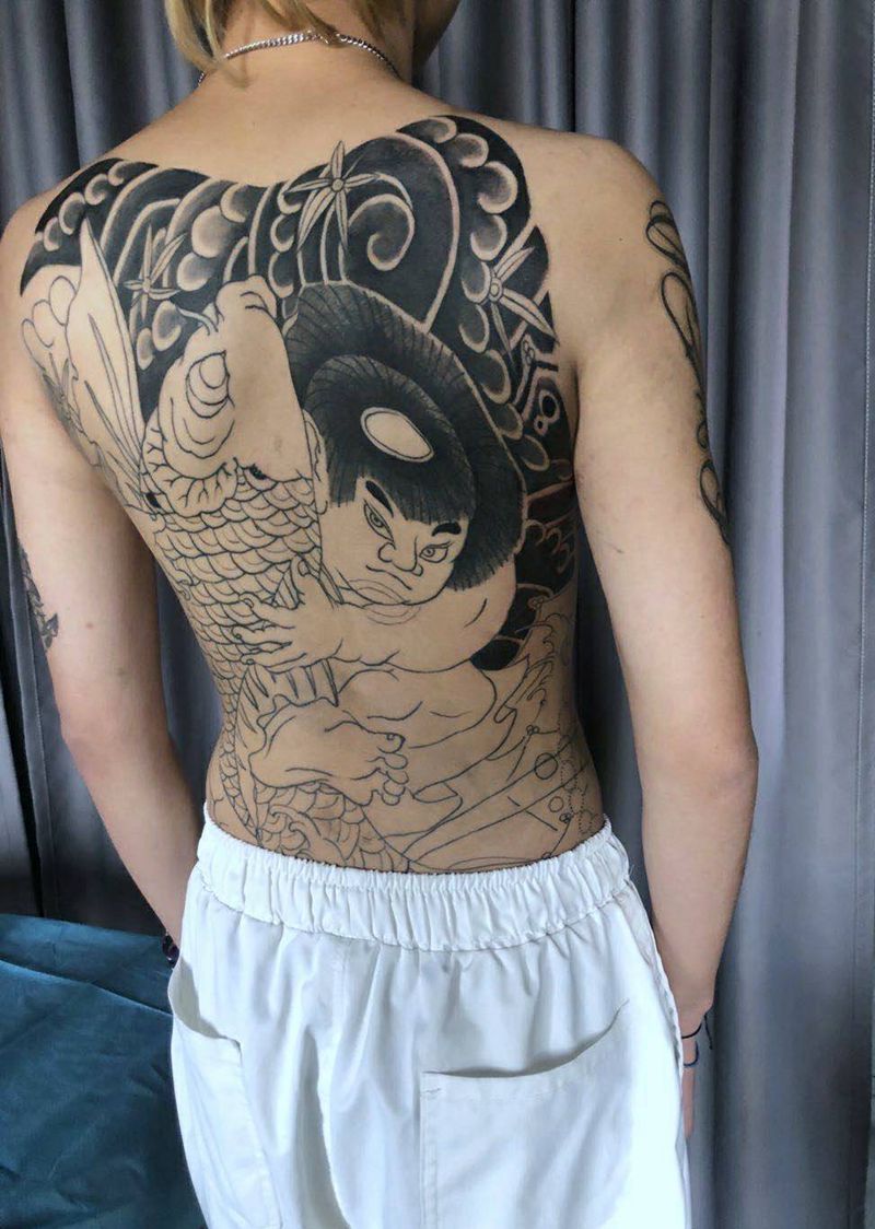 未完纹身图片_背部老传统纹身图案