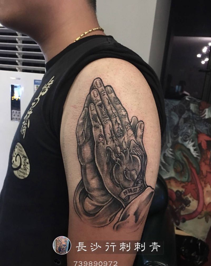 祈祷之手纹身图片