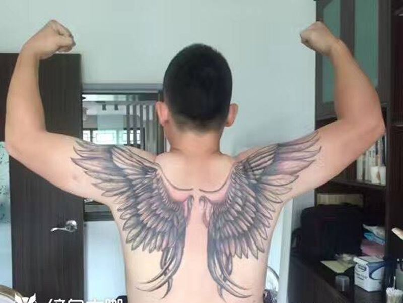 翅膀纹身图片