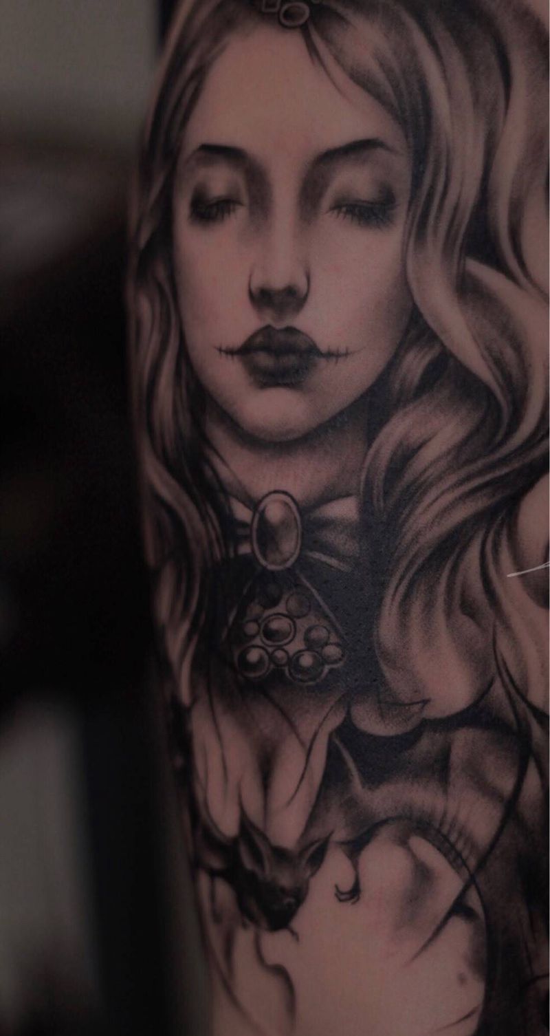 月亮女神纹身图片_手臂欧美写实女神纹身图案