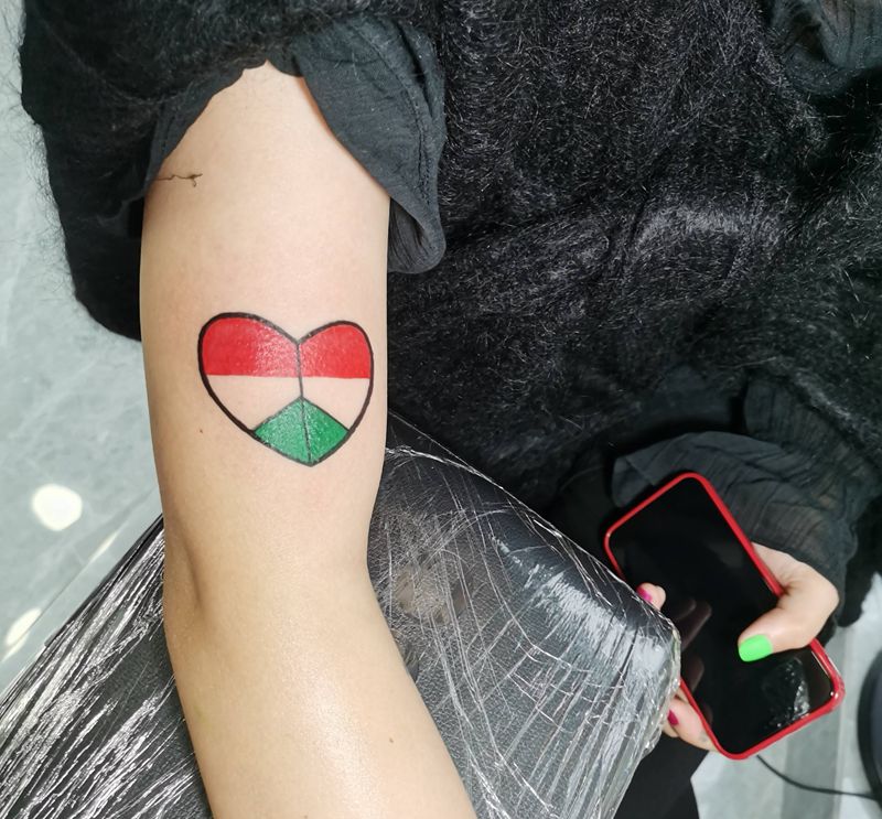 爱心❤️纹身图片_手部纹身图案