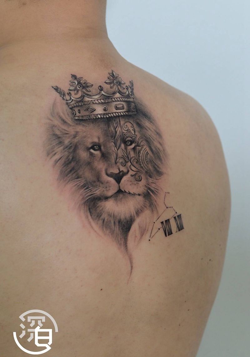 狮子王纹身图片_背部肩部欧美写实狮子纹身图案