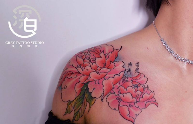芙蓉纹身图片_肩部新传统花纹身图案