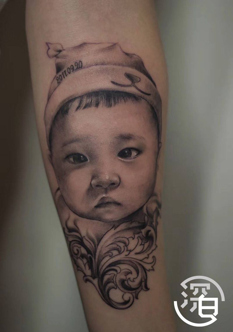 亚洲宝宝肖像纹身图片_手臂手部欧美写实图腾肖像纹身图案