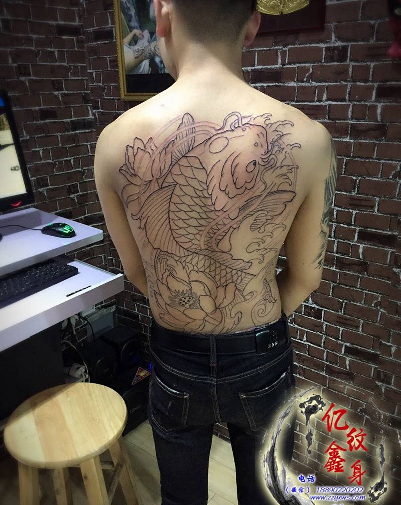 线条完成纹身图片