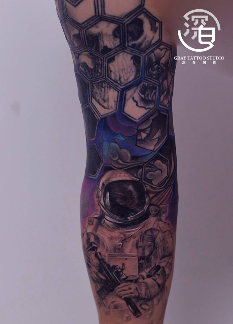 太空人大遮盖纹身图片_手臂手部欧美写实几何宇航员纹身图案