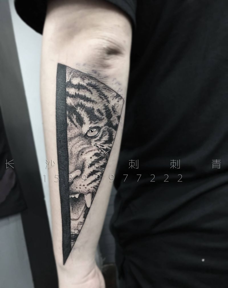 虎纹身图片