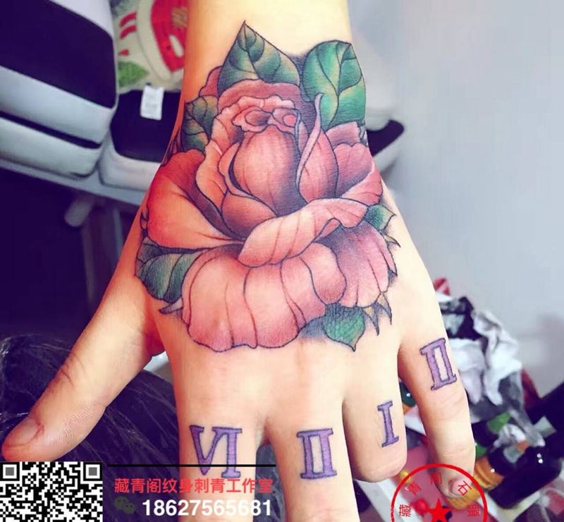手背玫瑰纹身图片
