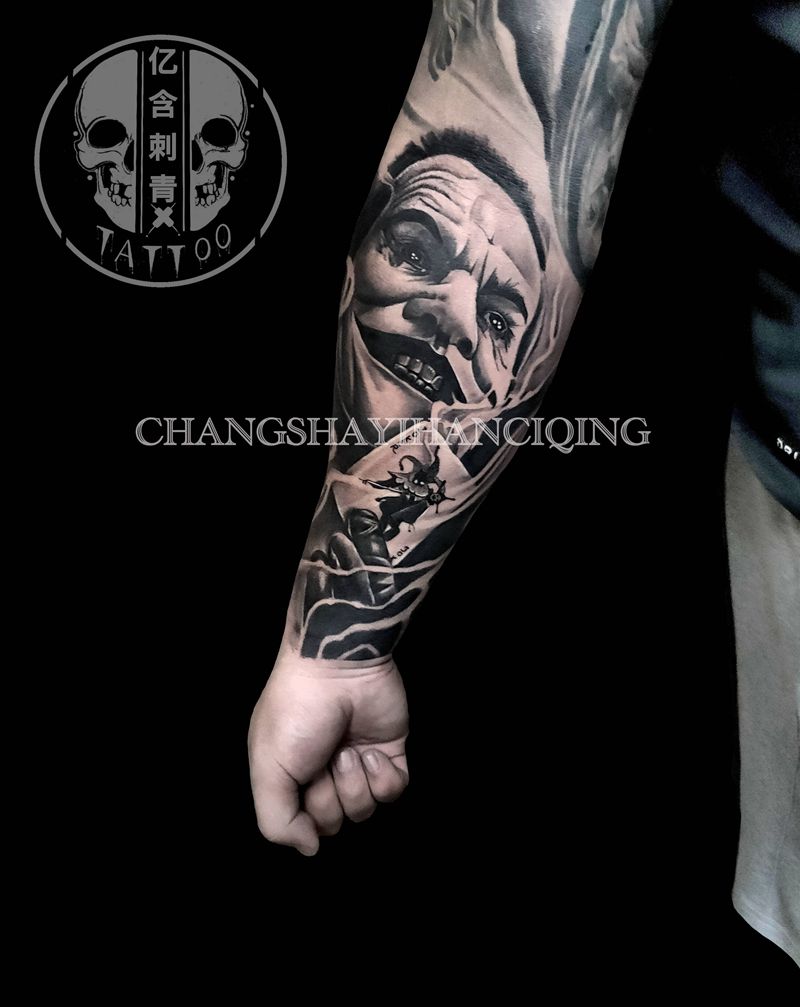 希斯莱杰纹身图片_手臂纹身图案