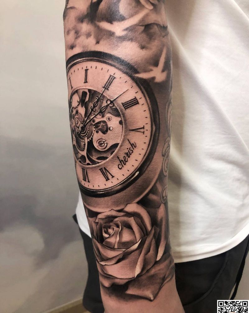 怀表玫瑰纹身图片_手臂欧美写实玫瑰纹身图案
