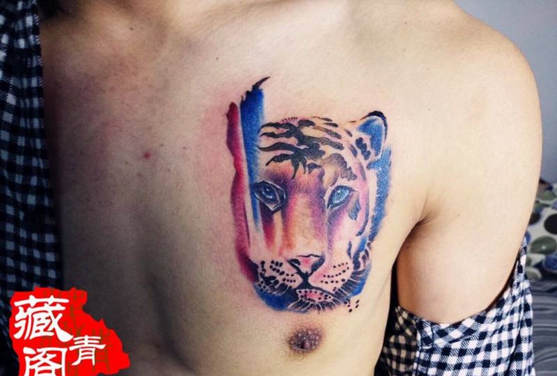 心有猛虎纹身图片_成品胸部欧美写实传统动物纹身图案