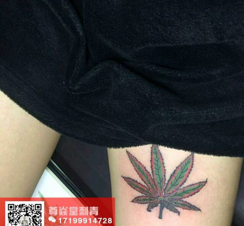 麻叶纹身图片_腿部清新植物成品纹身图案