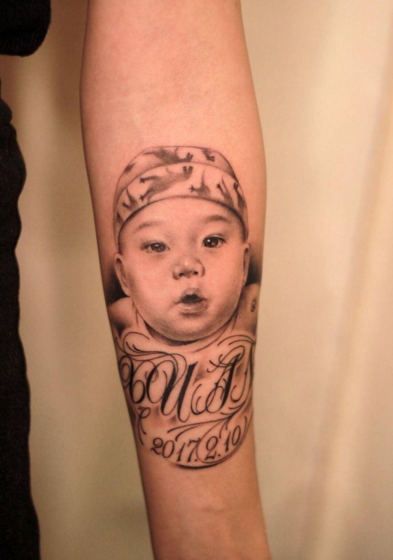 亚洲宝宝肖像纹身图片_手臂欧美写实肖像纹身图案