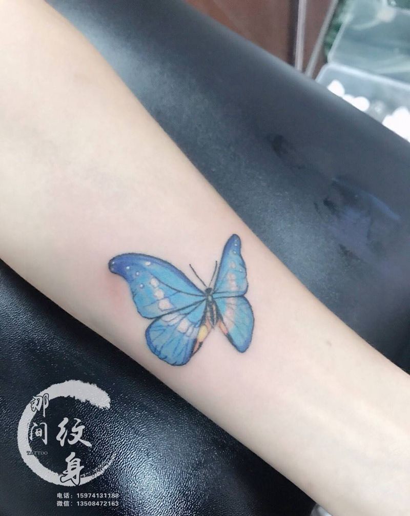 光明女神蝶纹身图片