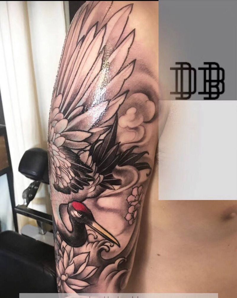 鹤纹身图片_手臂手部新传统鹤纹身图案