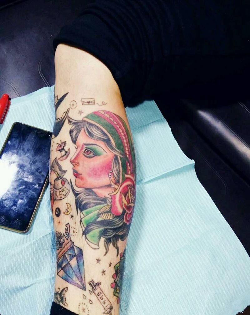 女头像纹身图片_腿部欧美人物原创成品纹身图案