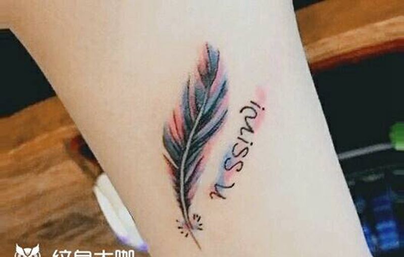 羽毛纹身图片_手部清新成品纹身图案