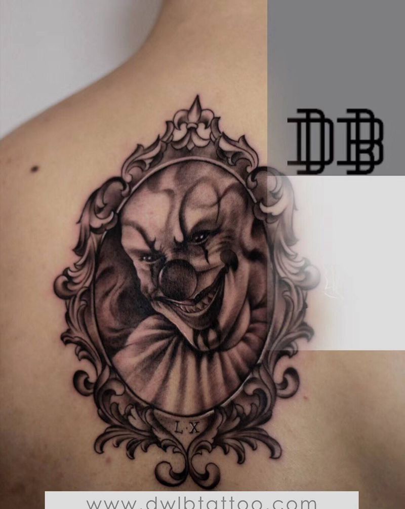 小丑纹身图片_背部欧美写实小丑纹身图案