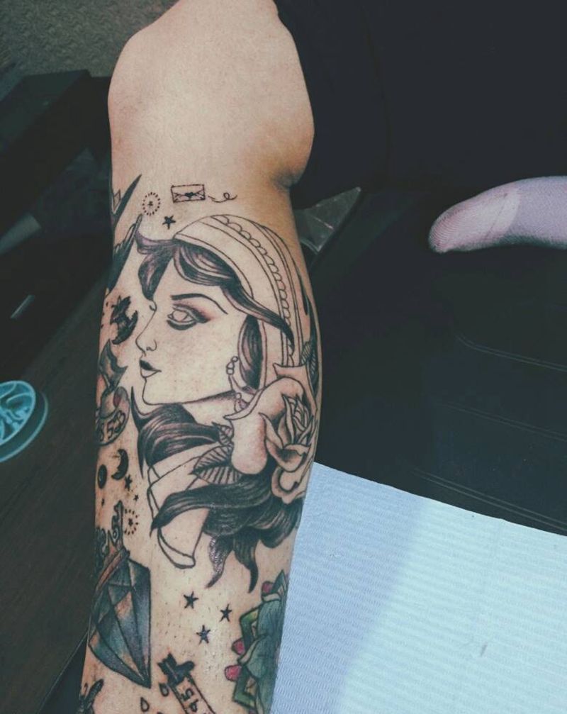 未完女头纹身图片