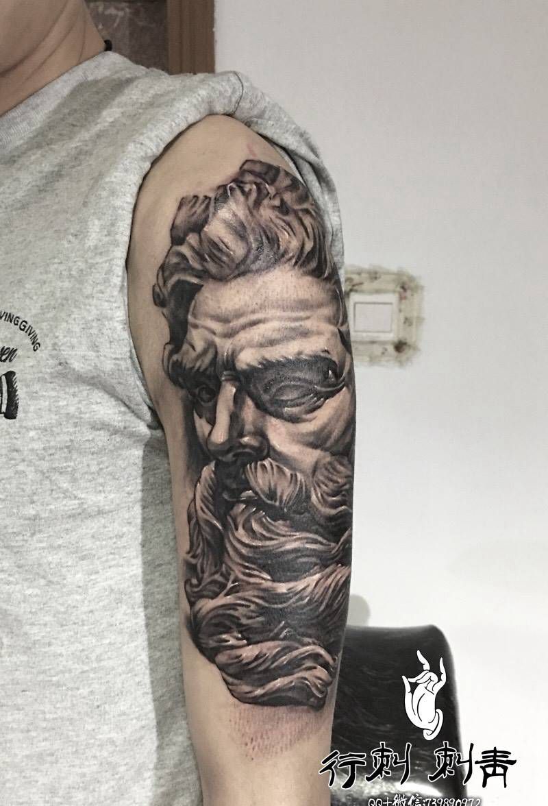 宙斯 大臂纹身图片_成品手臂欧美写实人物宗教纹身图案