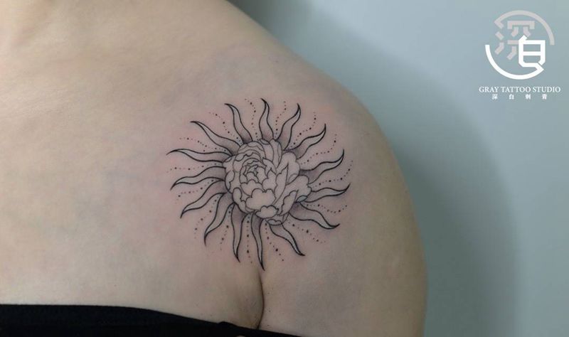 小图纹身图片_手臂胸部水彩图腾太阳月亮花纹身图案