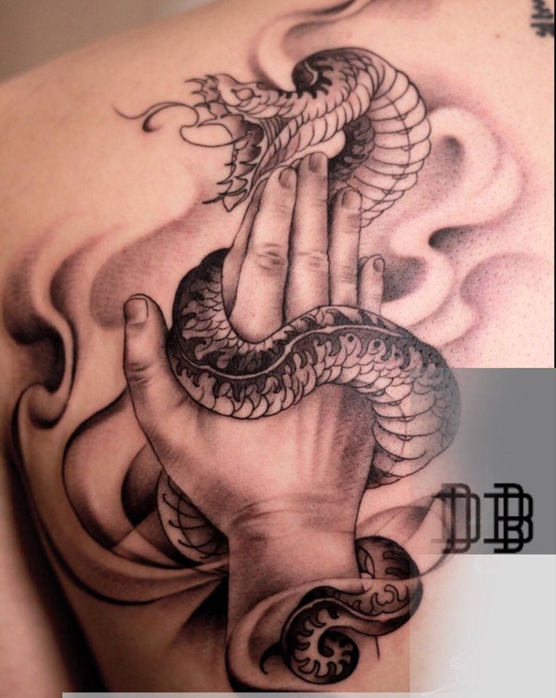 生肖蛇设计纹身图片_手臂手部欧美写实蛇纹身图案