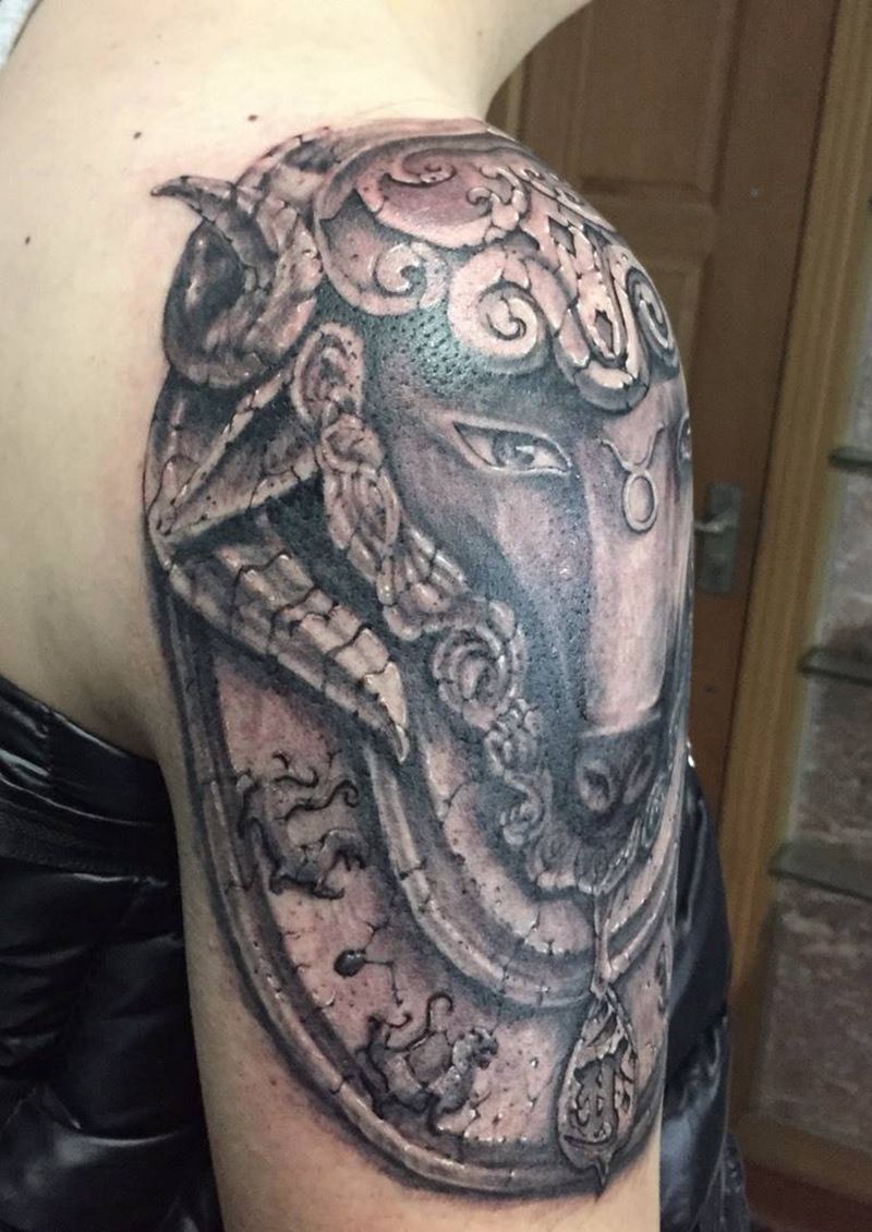 石裂大臂纹身图片