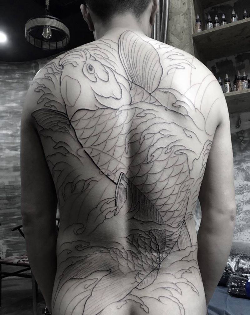 满背鲤鱼未完纹身图片