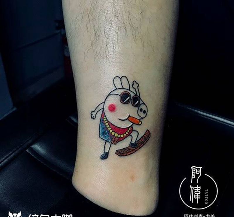 小猪佩奇纹身图片_成品脚部清新动物纹身图案