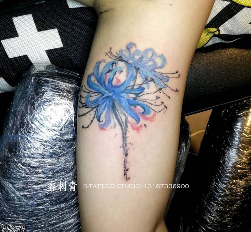 蓝色彼岸花纹身图片